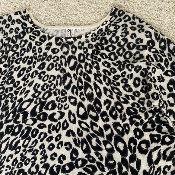 Leopard print 3/4 length sweater, size Large - Picture 3 of 5